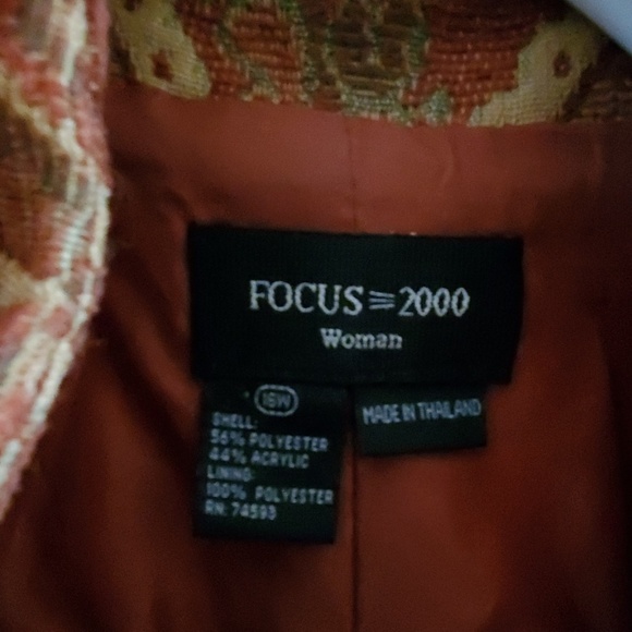 Focus  women coat with scarf  pre-owned - Picture 2 of 6